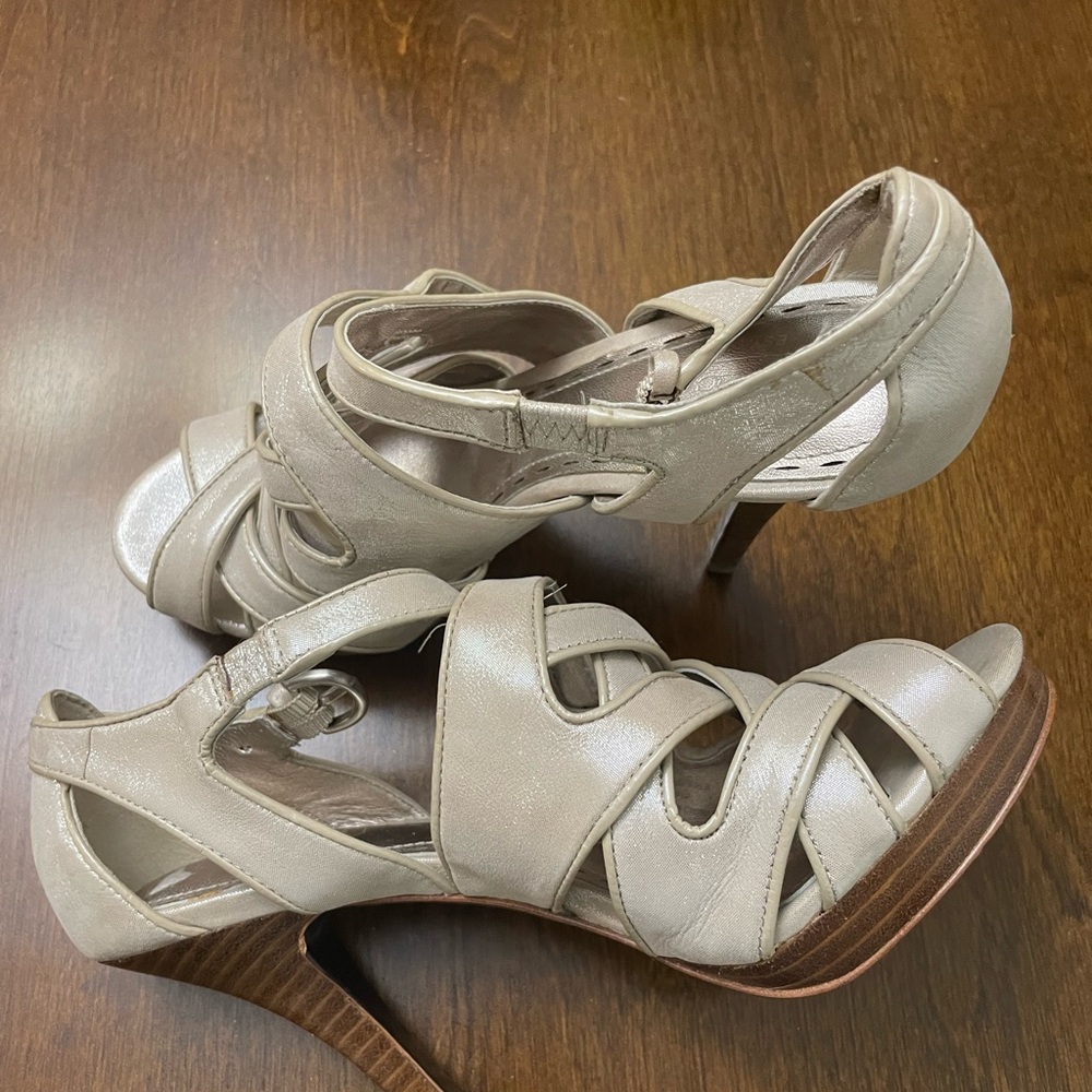 Coach - Picture 4 of 4